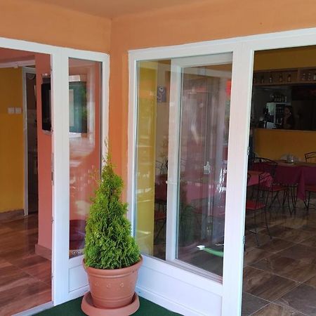 Putnok Havanna Etterem Es Vendeghaz酒店 外观 照片
